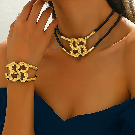 Fashion Lucky Twist Pendant Necklace Bracelet Set
