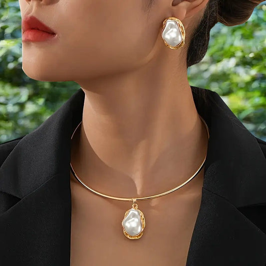 Beautiful burgundy imitation pearl baroque stud earrings collar set